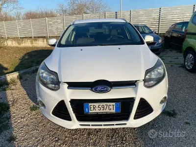 Begagnad Ford Focus Titanium 120 HK (88 kW) 2013 Vit Kombi