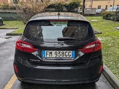 Usata Ford Fiesta 85 CV (62 kW) 2017 Nero Berlina