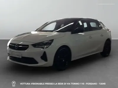 Usata Opel Corsa GS Line 101 CV (74 kW) 2023 0q bianco puro Utilitaria