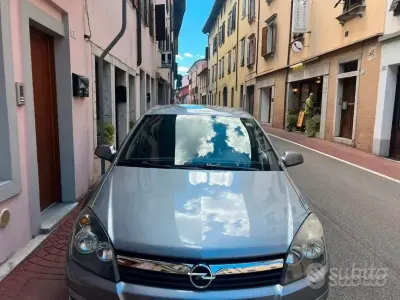 Usata Opel Astra 110 CV (80 kW) 2004 Grigio Berlina