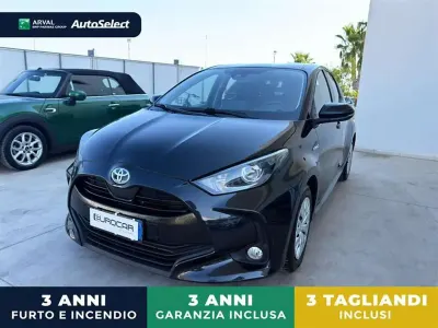Usata Toyota Yaris Hybrid Business Edition 92 CV (67 kW) 2020 Nero / black Berlina