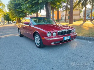 Usata Jaguar XJ 238 CV (175 kW) 2003 Rosso Berlina