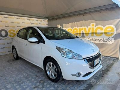 Begagnad Peugeot 208 Allure 82 HK (60 kW) 2012 Vit Halvkombi