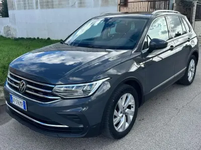 Usata VW Tiguan Life 150 CV (110 kW) 2022 Grigio SUV