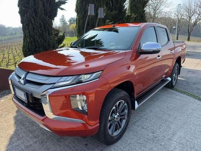 Usata Mitsubishi L200 150 CV (110 kW) 2022 Arancione Pick-up