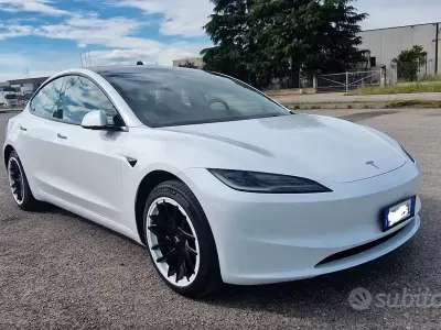 Usata Tesla Model 3 RWD 88 kW (120 CV) 2024 Bianco Berlina