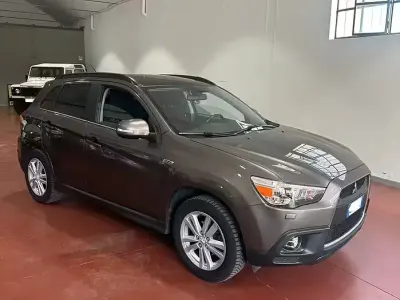 Usata Mitsubishi ASX Invite 150 CV (110 kW) 2013 Marrone SUV