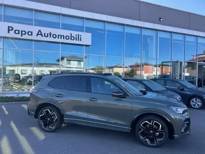 Nuova VW Tiguan R-line Plus 150 CV (110 kW) 2026 Velvet green SUV