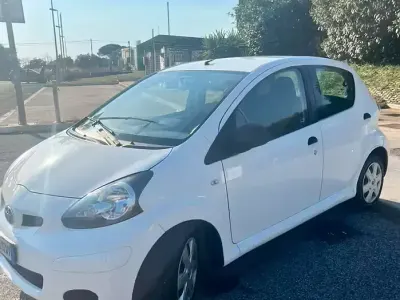 Usata Toyota Aygo 68 CV (50 kW) 2010 Bianco Utilitaria