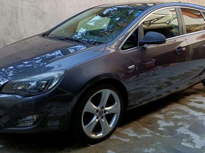 usata Opel Astra 5p 1.6 turbo Cosmo 180cv 6m