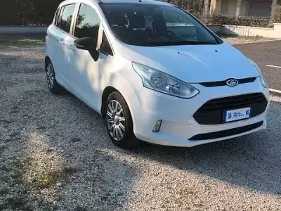 Usado Ford B-MAX Titanium 100 CV (73 kW) 2014 Blanco Monovolumen