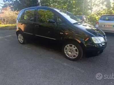 Käytetty Fiat Idea 95 HP (69 kW) 2008 Musta Tila-auto