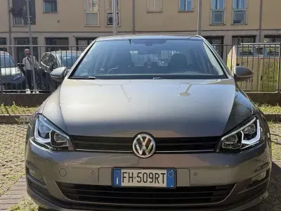 Usata VW Golf VII Highline 110 CV (80 kW) 2017 Berlina
