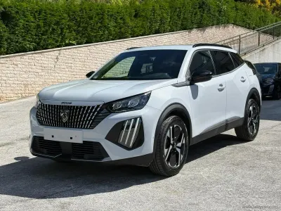 Usata Peugeot 2008 Allure 102 CV (75 kW) 2025 Bianco SUV