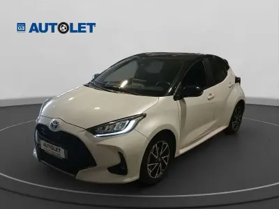 Usata Toyota Yaris Hybrid Style 92 CV (67 kW) 2023 White pearl tetto nero Berlina