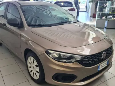 Usata Fiat Tipo Pop 95 CV (69 kW) 2018 Beige Berlina