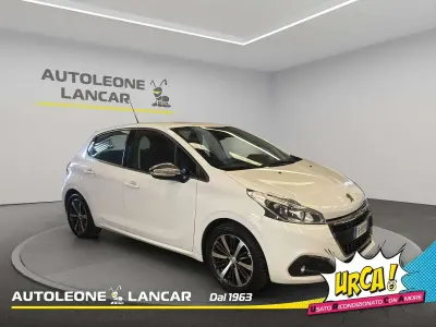 Usata Peugeot 208 Allure 75 CV (55 kW) 2016 Bianco Utilitaria