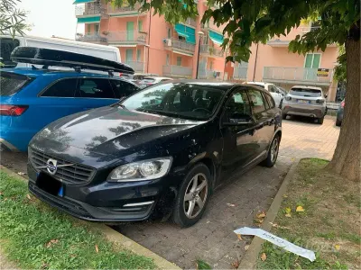 Usata Volvo V60 Kinetic 150 CV (110 kW) 2018 Blu/azzurro Station wagon