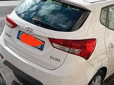 Usata Hyundai ix20 Comfort 125 CV (91 kW) 2013 Bianco Utilitaria