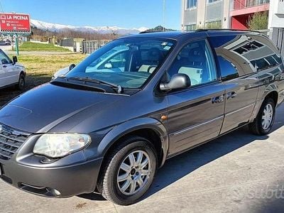 Usata Chrysler Grand Voyager Limited 150 CV (110 kW) 2005 Grigio Monovolume