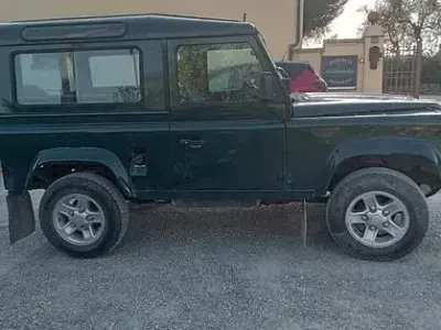 Usata Land Rover Defender 68 CV (50 kW) 1988 Verde SUV