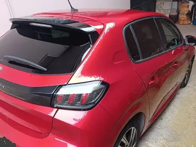 Usata Peugeot 208 Allure 102 CV (75 kW) 2020 Rosso Utilitaria