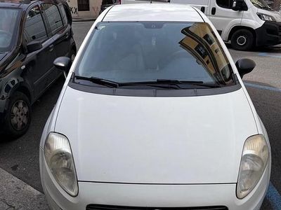 Usata Fiat Grande Punto Active 75 CV (55 kW) 2007 Bianco Utilitaria
