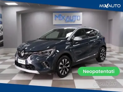 Usata Renault Captur Techno 94 CV (69 kW) 2023 Grigio SUV