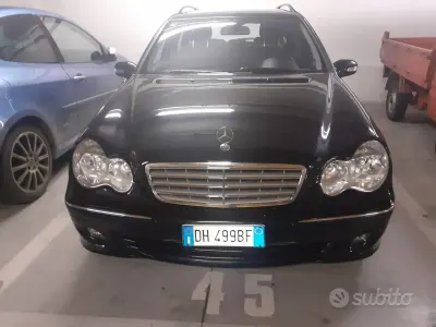Usata Mercedes 220 150 CV (110 kW) 2007 Station wagon