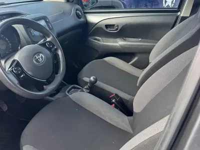 Usata Toyota Aygo Connect Style 72 CV (52 kW) 2021 Grigio Utilitaria
