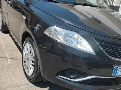 Usata Lancia Ypsilon Gold 69 CV (50 kW) 2016 Nero Utilitaria
