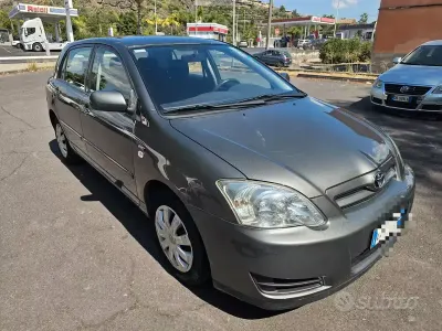 Usata Toyota Corolla 90 CV (66 kW) 2005 Grigio Berlina