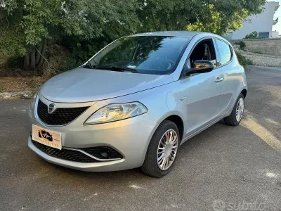 Usata Lancia Ypsilon Gold 69 CV (50 kW) 2016 Grigio Utilitaria