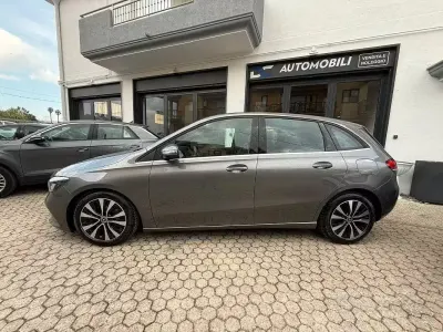 Usata Mercedes B180 116 CV (85 kW) 2021 Grigio Utilitaria