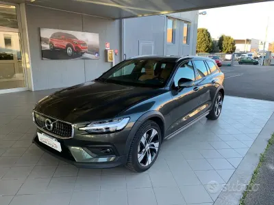 Begagnad Volvo V60 CC Business Edition 190 HK (139 kW) 2020 Grå Kombi