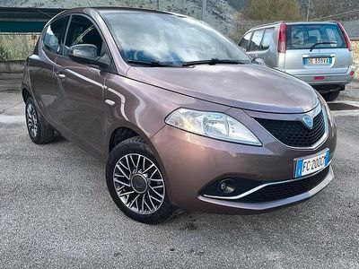 Usata Lancia Ypsilon Platinum 80 CV (58 kW) 2016 Utilitaria