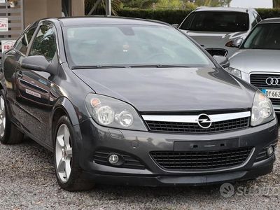 Usata Opel Astra GTC Cosmo 110 CV (80 kW) 2010 Grigio Berlina