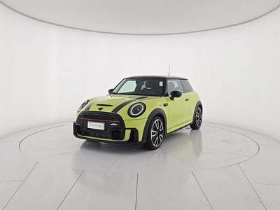 Begagnad Mini John Cooper Works 231 HK (169 kW) 2023 Grön Halvkombi