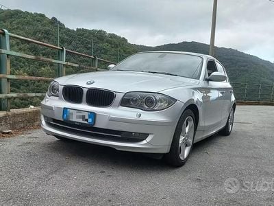Begagnad BMW 118 143 HK (105 kW) 2009 Grå Halvkombi
