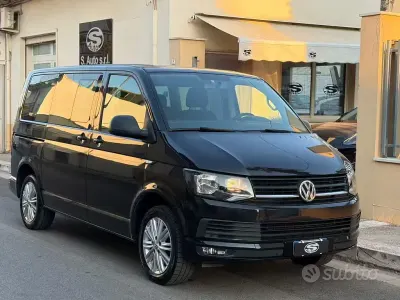 Usata VW Caravelle Comfortline 150 CV (110 kW) 2017 Nero Furgone