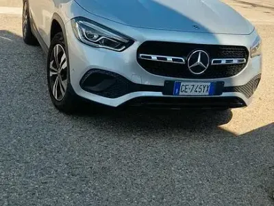 Usata Mercedes GLA200 163 CV (119 kW) 2021 Grigio SUV