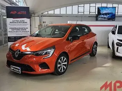 Usata Renault Clio Equilibre 140 CV (102 kW) 2023 Arancione Utilitaria