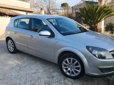 Usata Opel Astra 80 CV (58 kW) 2004 Grigio Berlina