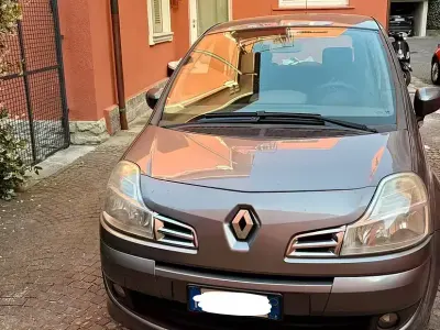 Usata Renault Modus 75 CV (55 kW) 2013 Grigio Monovolume