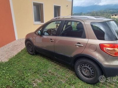 Usata Fiat Sedici 107 CV (78 kW) 2006 Marrone SUV