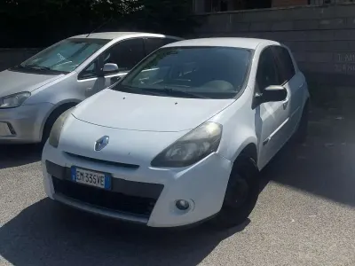 Usata Renault Clio III 75 CV (55 kW) 2012 Bianco Berlina