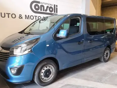 Usata Opel Vivaro 145 CV (106 kW) 2016 Blu/azzurro Monovolume