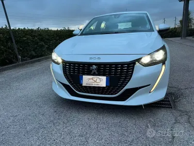 Usata Peugeot 208 Active 101 CV (74 kW) 2020 Bianco Utilitaria