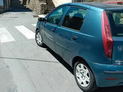 Usata Fiat Punto 69 CV (50 kW) 2004 Blu Utilitaria