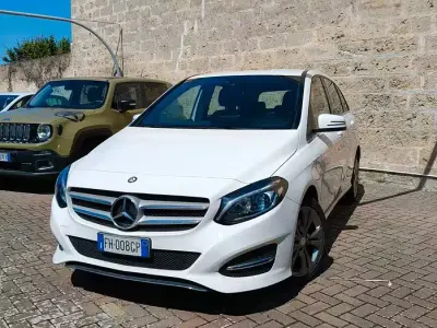 Usata Mercedes B200 Executive 136 CV (100 kW) 2017 Bianco Utilitaria
